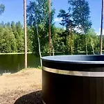 Renkaranta - Modern For 8-12 Person, Own Beach, Sauna & Hot Tub - Surrounded By Forests Hämeenlinna