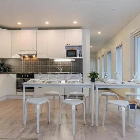 Renkaranta - Modern For 8-12 Person, Own Beach, Sauna & Hot Tub - Surrounded By Forests Βίλα Χαμεενλίνα