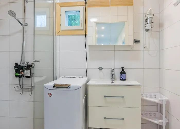 Renkaranta - Modern For 8-12 Person, Own Beach, Sauna & Hot Tub - Surrounded By Forests * Hämeenlinna