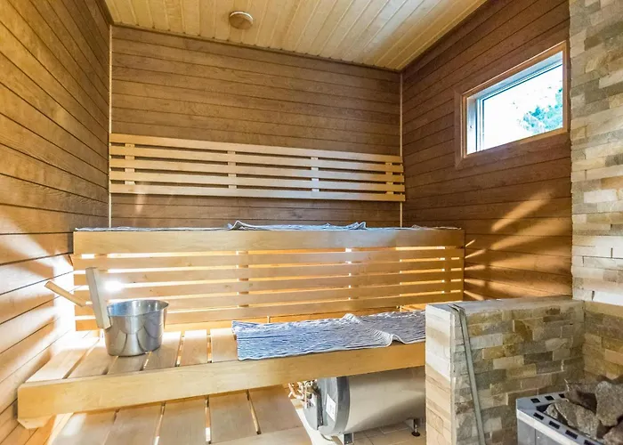 Renkaranta - Modern For 8-12 Person, Own Beach, Sauna & Hot Tub - Surrounded By Forests